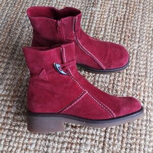 La Canadienne suede ankle boots